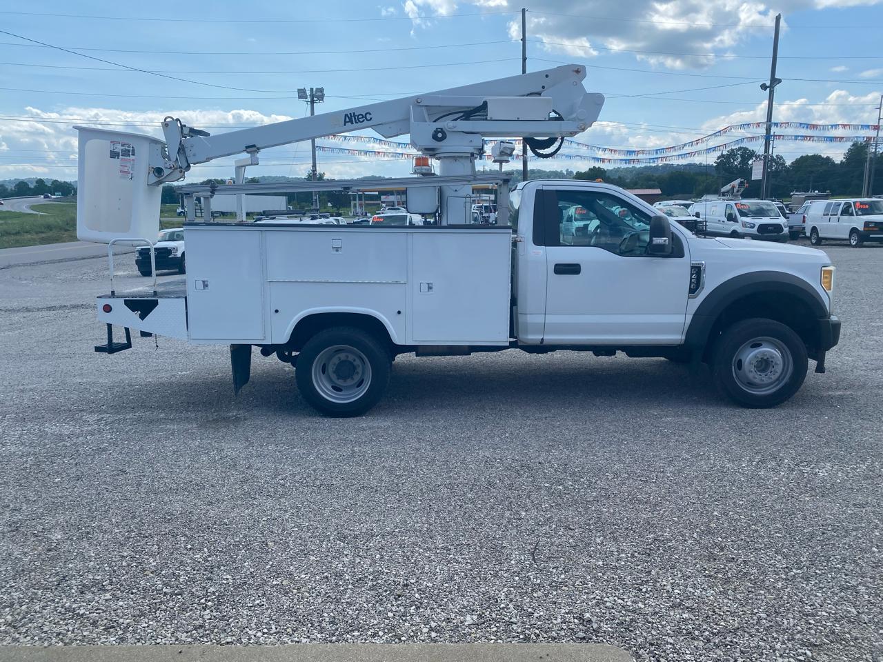 ford f-450 super duty chassis cab 2017 1FDUF4GY9HEB23244 image ford f-450 super duty chassis cab 2017 1FDUF4GY9HEB23244 image